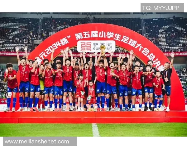 足球明星的小名字背后的故事与他们的成长历程揭秘